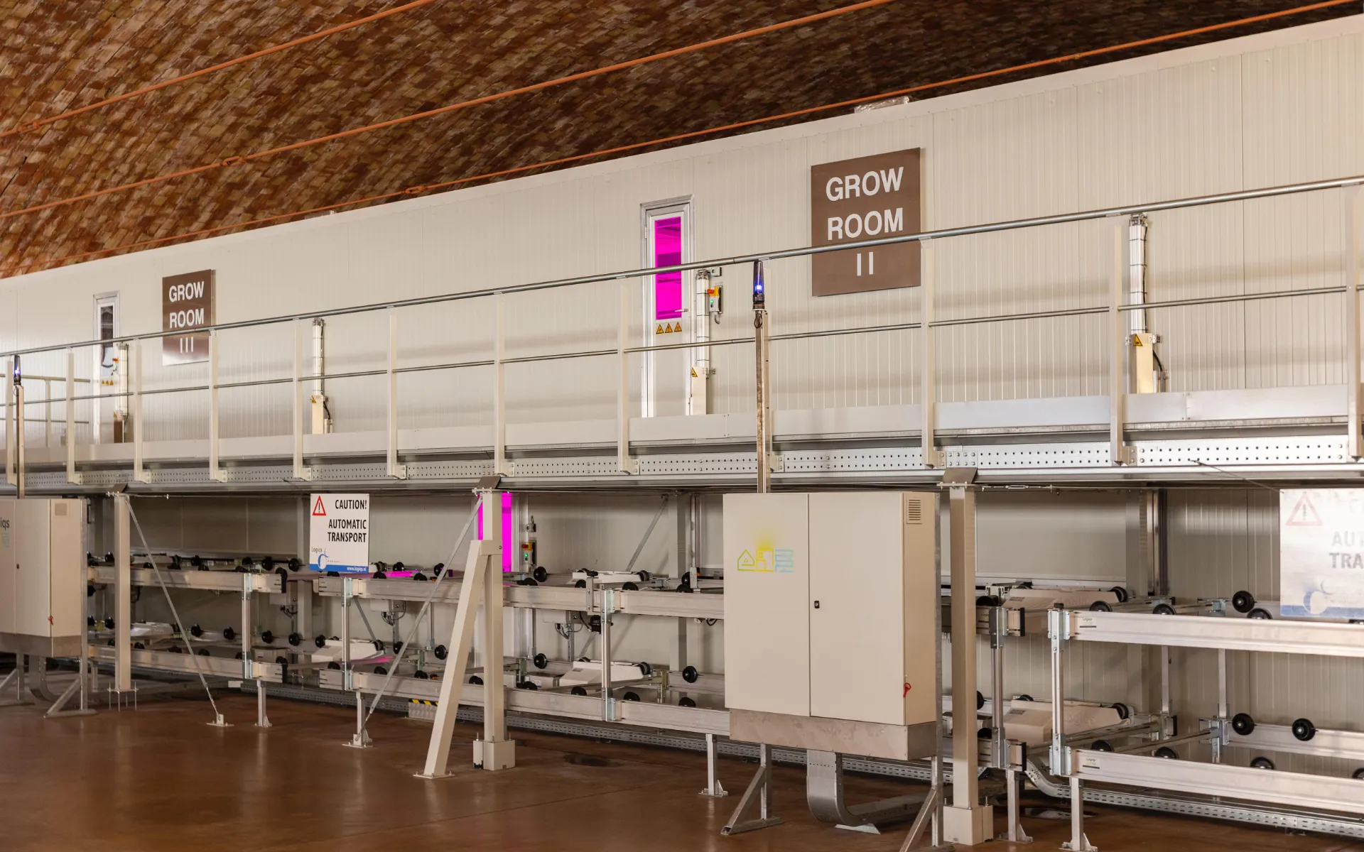 Una foto all'interno della Superfarm